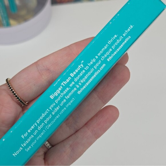 Thrive Causemetics Brilliant Eye Brightener Stick - Racquel Soft Silver Shimmer - Picture 10 of 13